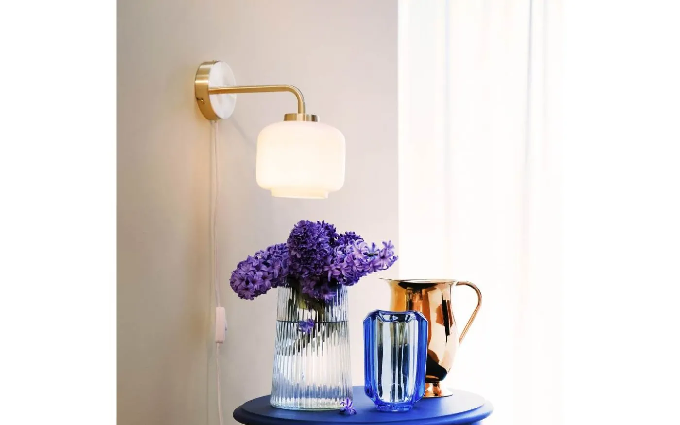 Arp Vägglampa Opal/Mässing