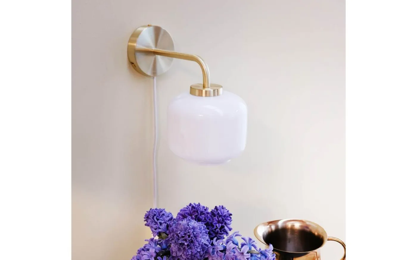 Arp Vägglampa Opal/Mässing