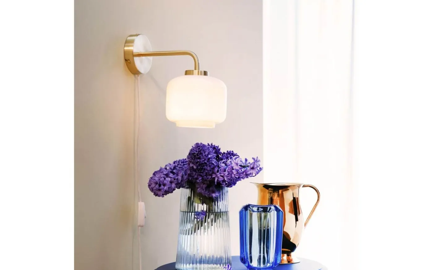 Arp Vägglampa Opal/Mässing