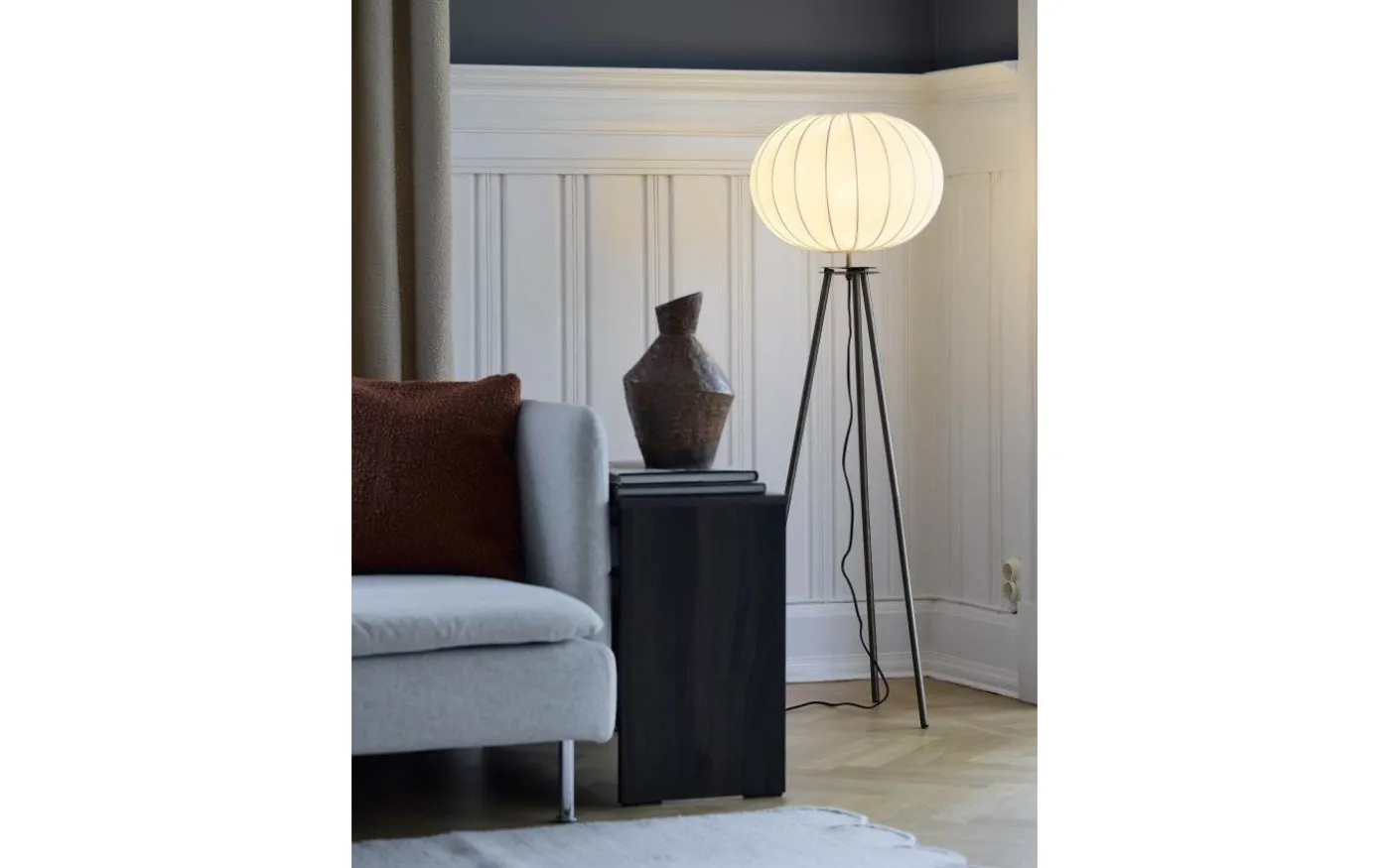Base Tripod Golvlampa 125cm Antikmässing/Vit