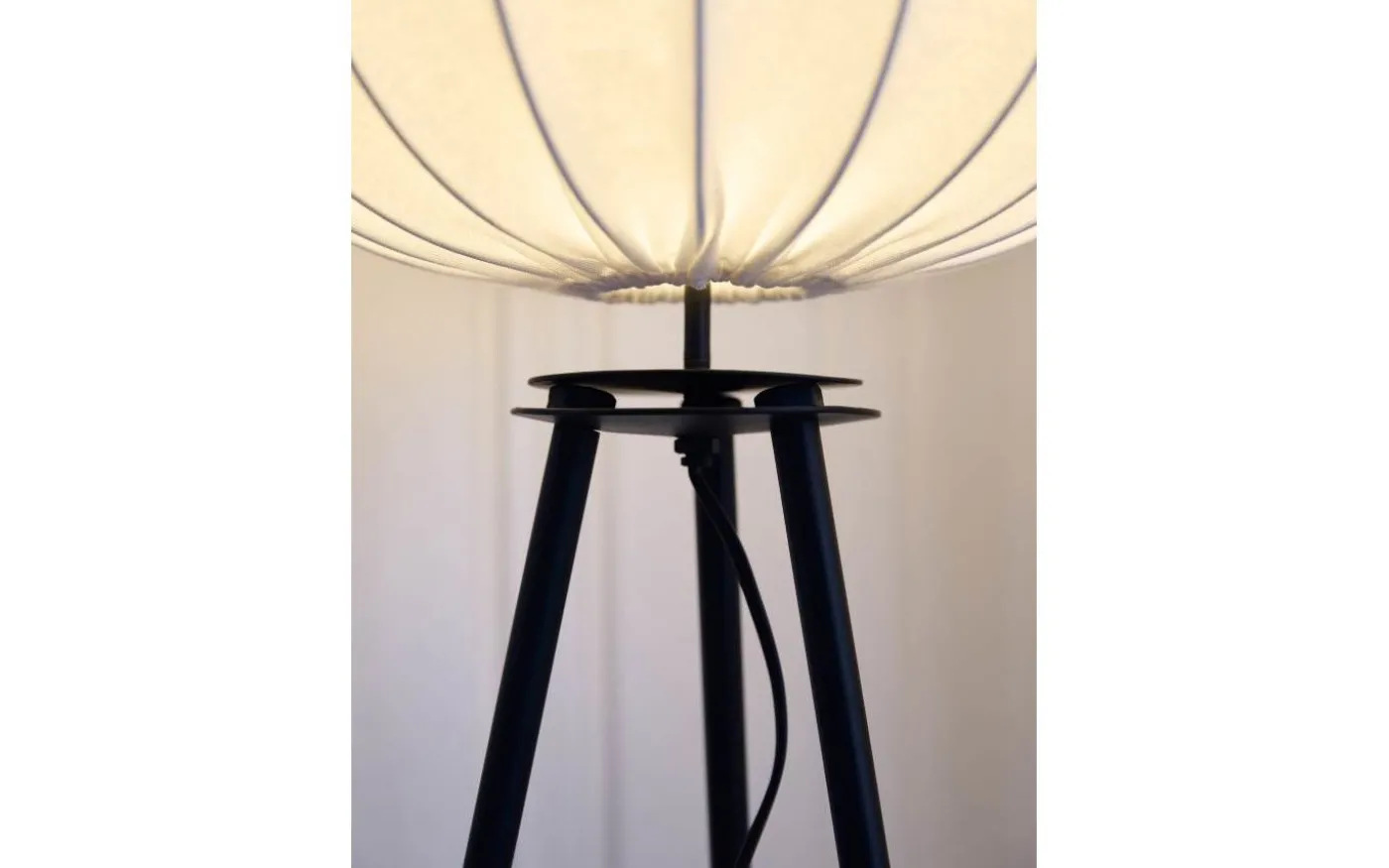 Base Tripod Golvlampa 125cm Matt Svart/Vit