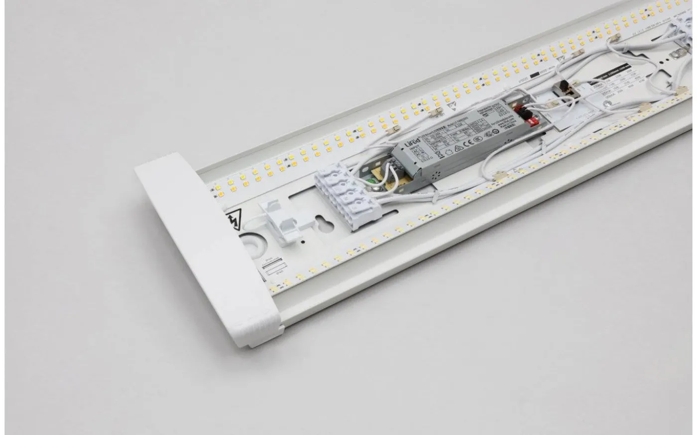 Breda LED-Armatur 120cm 5600lm 40W 3000/4000K IP44 D-Märkt