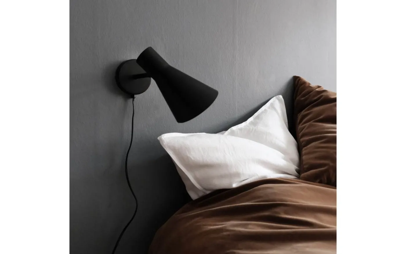 DL12 Vägglampa Svart