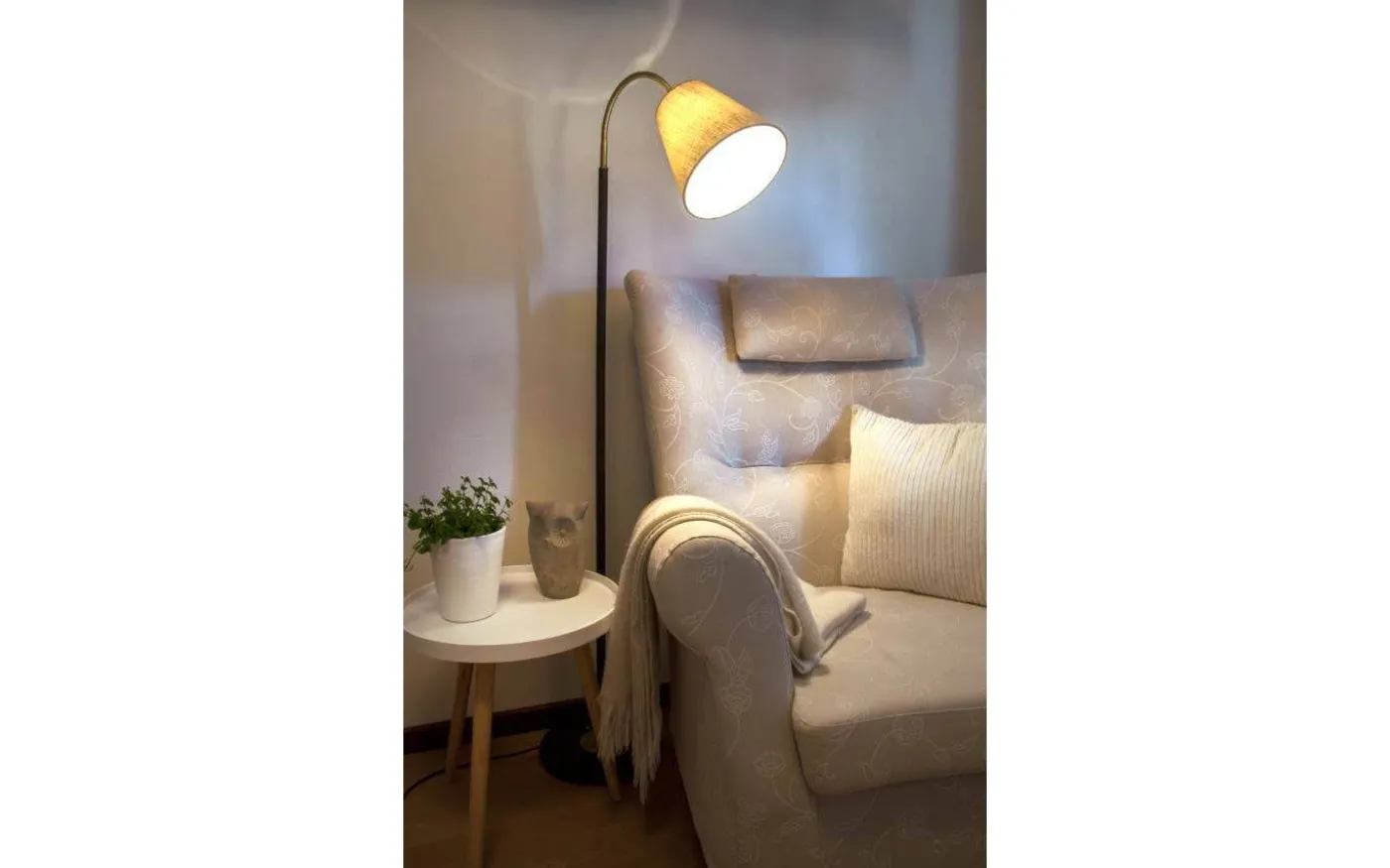 Ljusdal Golvfot 140cm 1L Svart/Matt Mässing Ex. Lampskärm