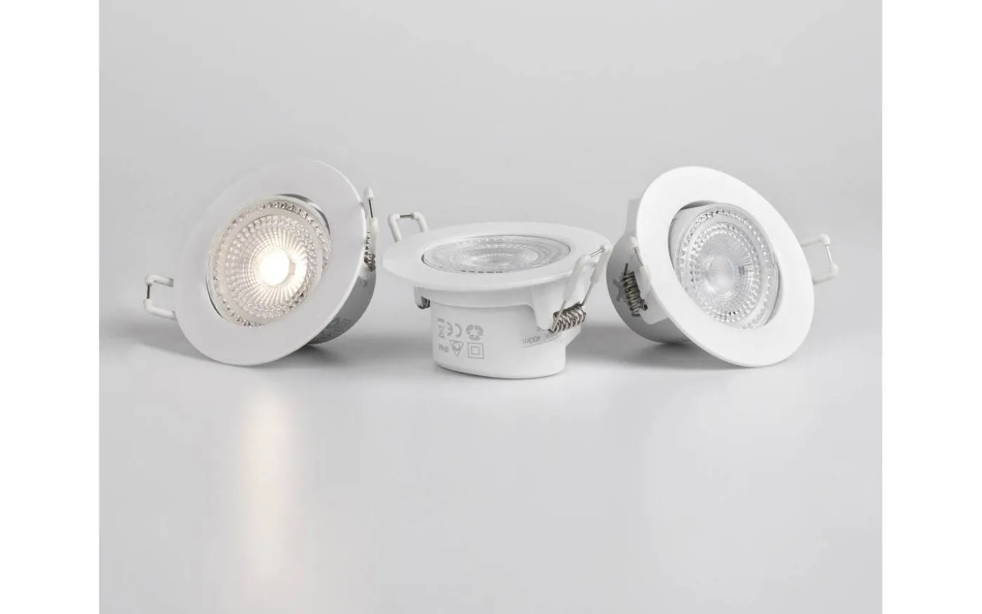 Sara 230V Spotlight 3000K 5,5W Vit IP44