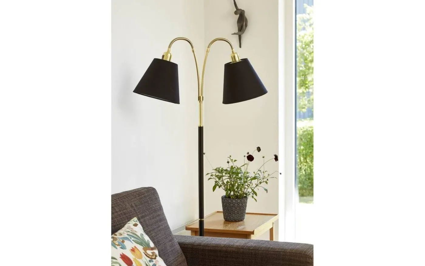 Tullgarn Golvfot 148cm 2L Mässing/Svart
