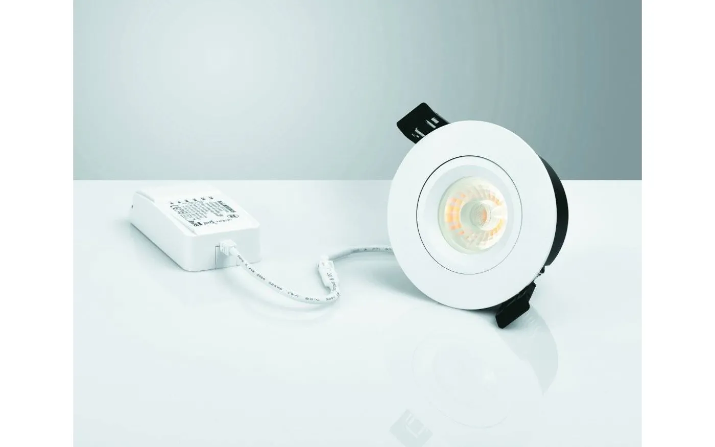Yar Downlight Dim to Warm 2000-2800K 8W Vit 230V IP44